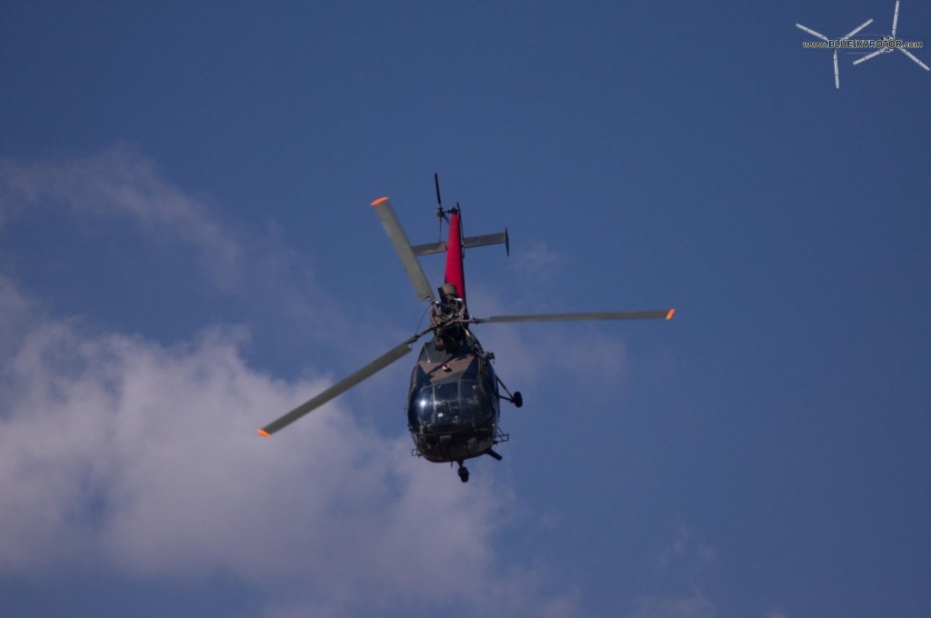 Alouette III showing off