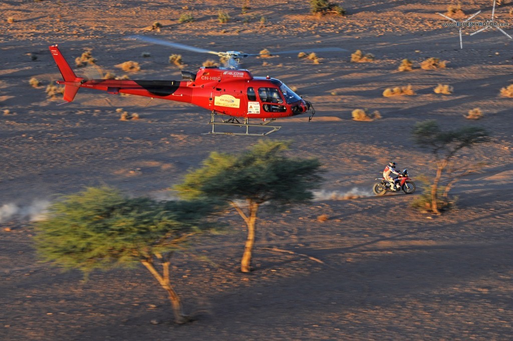 Video AS350B3 Heliconia CN-HBC over the desert