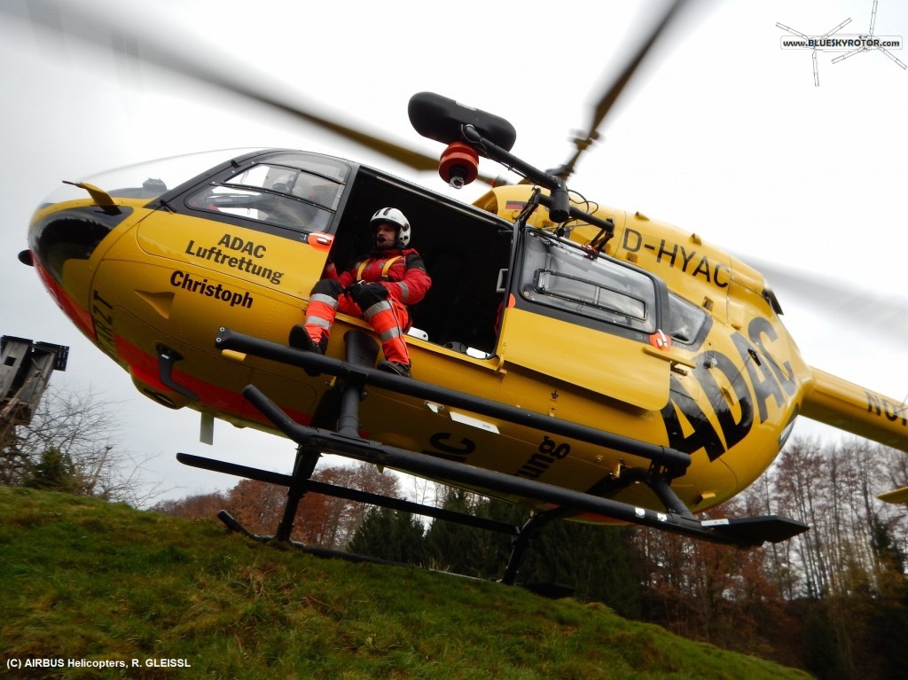 EC145 T2 ADAC loading rescue crew on the hill